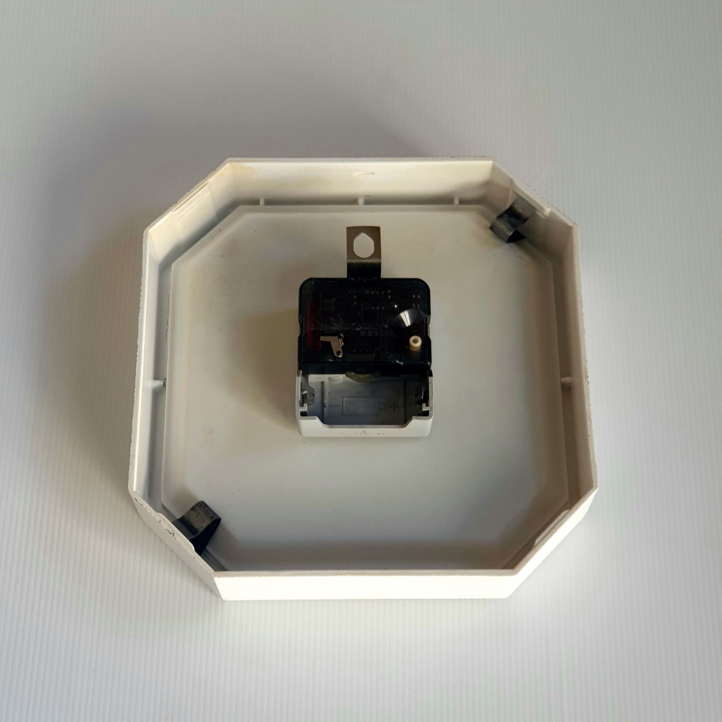 Restored 1970s White Plastic Wall Clock - Quartz Mechanism - Perfect Working Condition - 25cm x 25cm