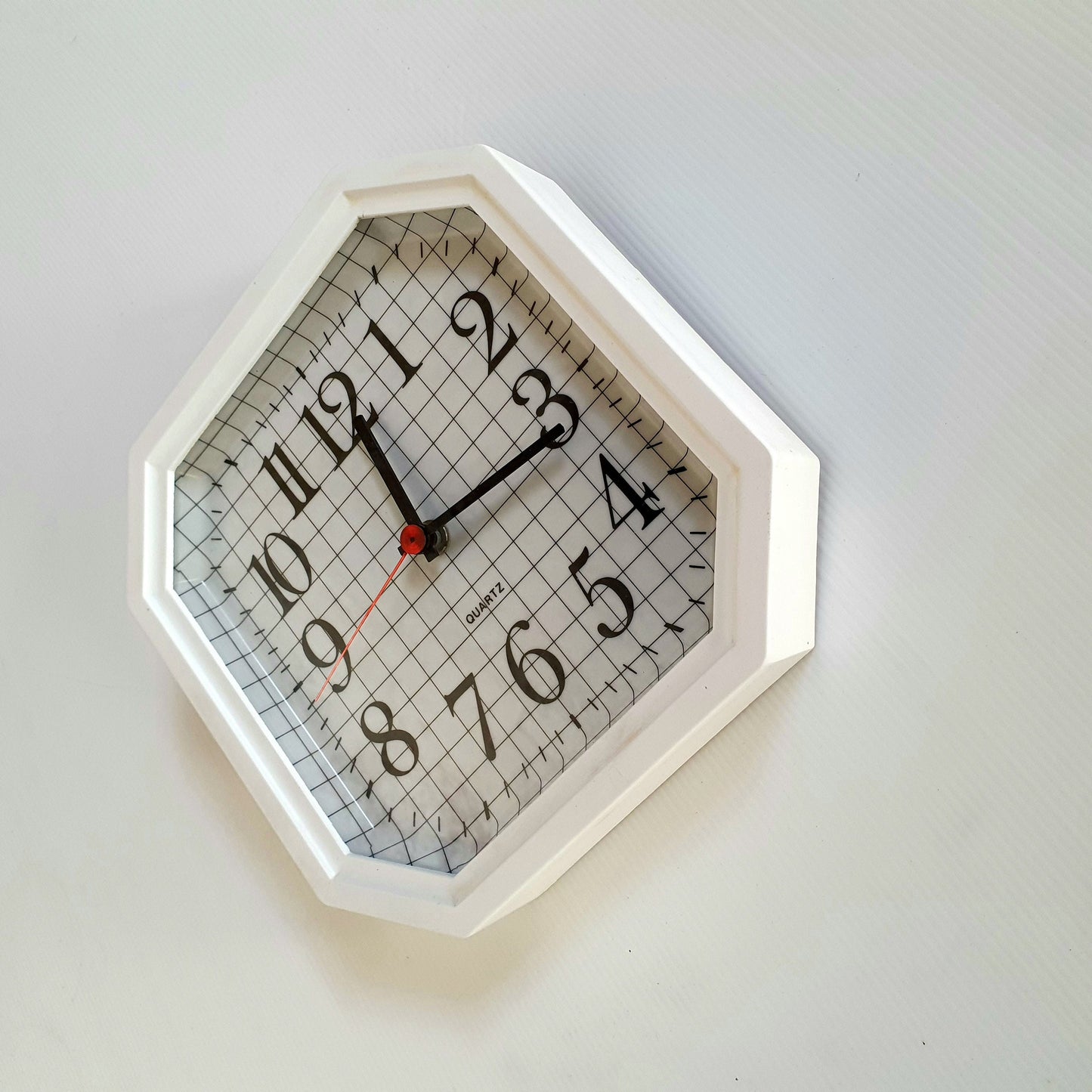 Restored 1970s White Plastic Wall Clock - Quartz Mechanism - Perfect Working Condition - 25cm x 25cm