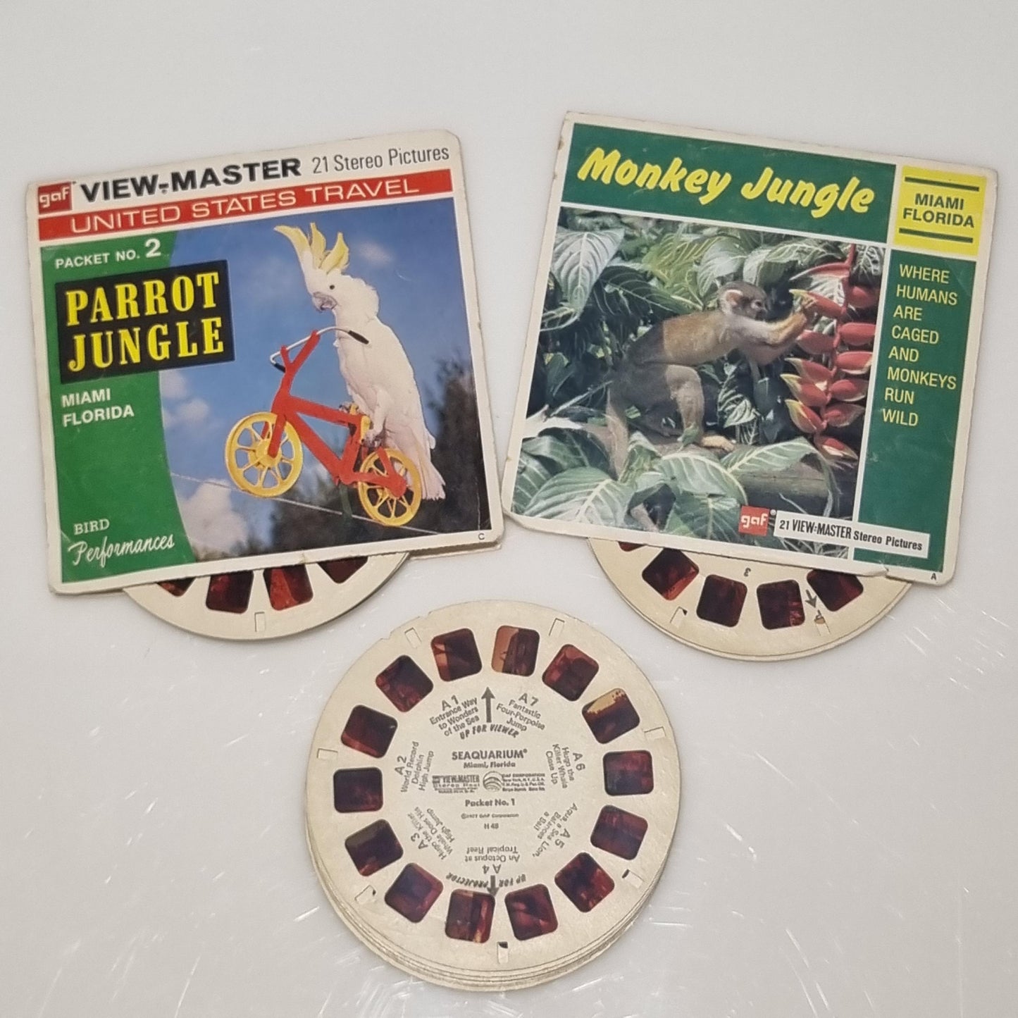 Vintage 1980's View-Master Viewfinder, GAF Viewfinder, 15 Circle Reels Included, Retro Toy, Collector's Item, Working Condition