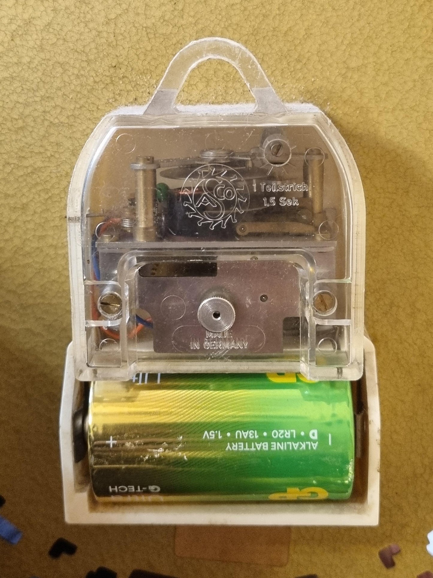 Vintage German Arctos Electric Sunburst Wall Clock – Mid-Century Modern Brutalist Brass 1960s