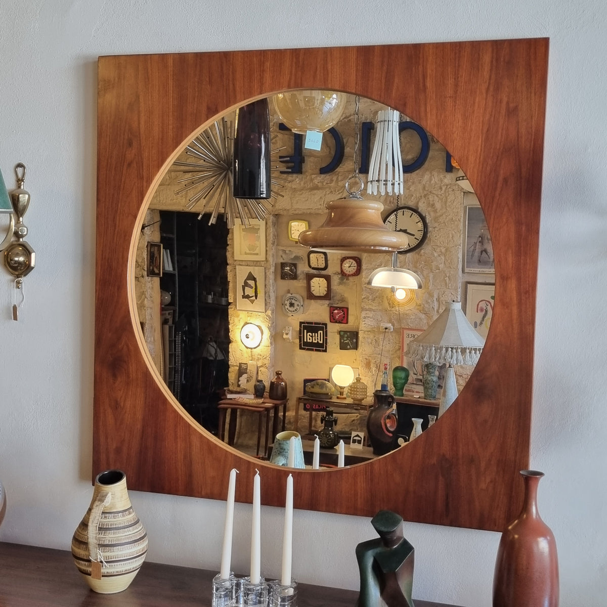 מראה גדולה ומרשימה במסגרת עץ מלא – ייצור גלריה (Mid-Century Modern Style)