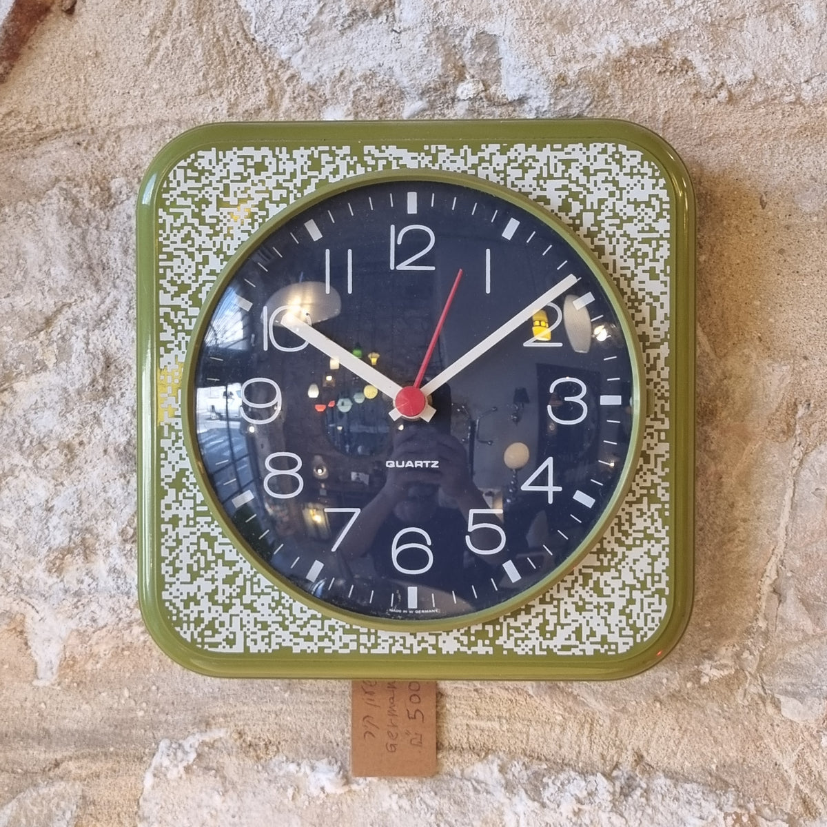 🟢 סטייל רטרו מנצח לבית: שעון קיר וינטג' גרמני ירוק Mid-Century 🇩🇪⏰