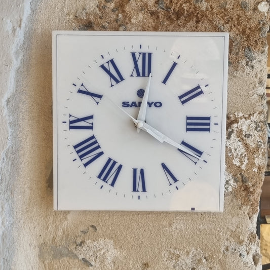 🕰️ שעון קיר וינטג' מרובע SANYO