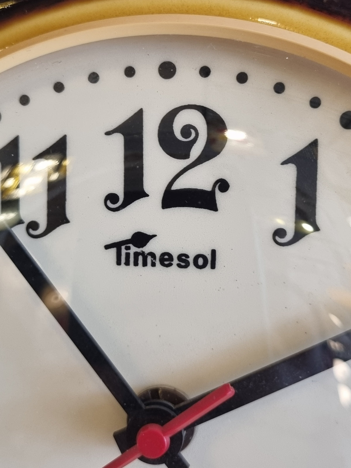 ✨ נגיעה של סטייל רטרו אותנטי: שעון קיר וינטג' מקורי מצרפת ✨