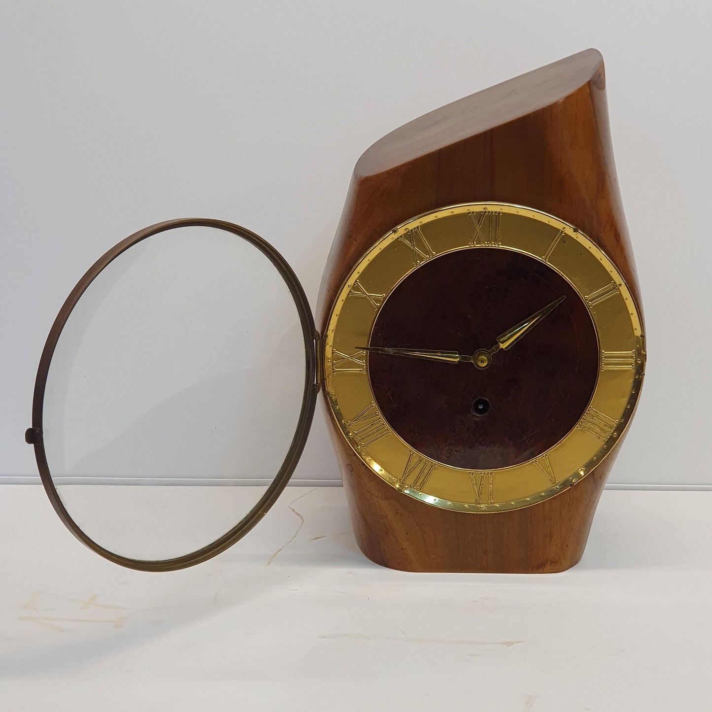 Vintage Handmade Wood Propeller Table Clock with Mechanical Winding - Unique Aviation Decor