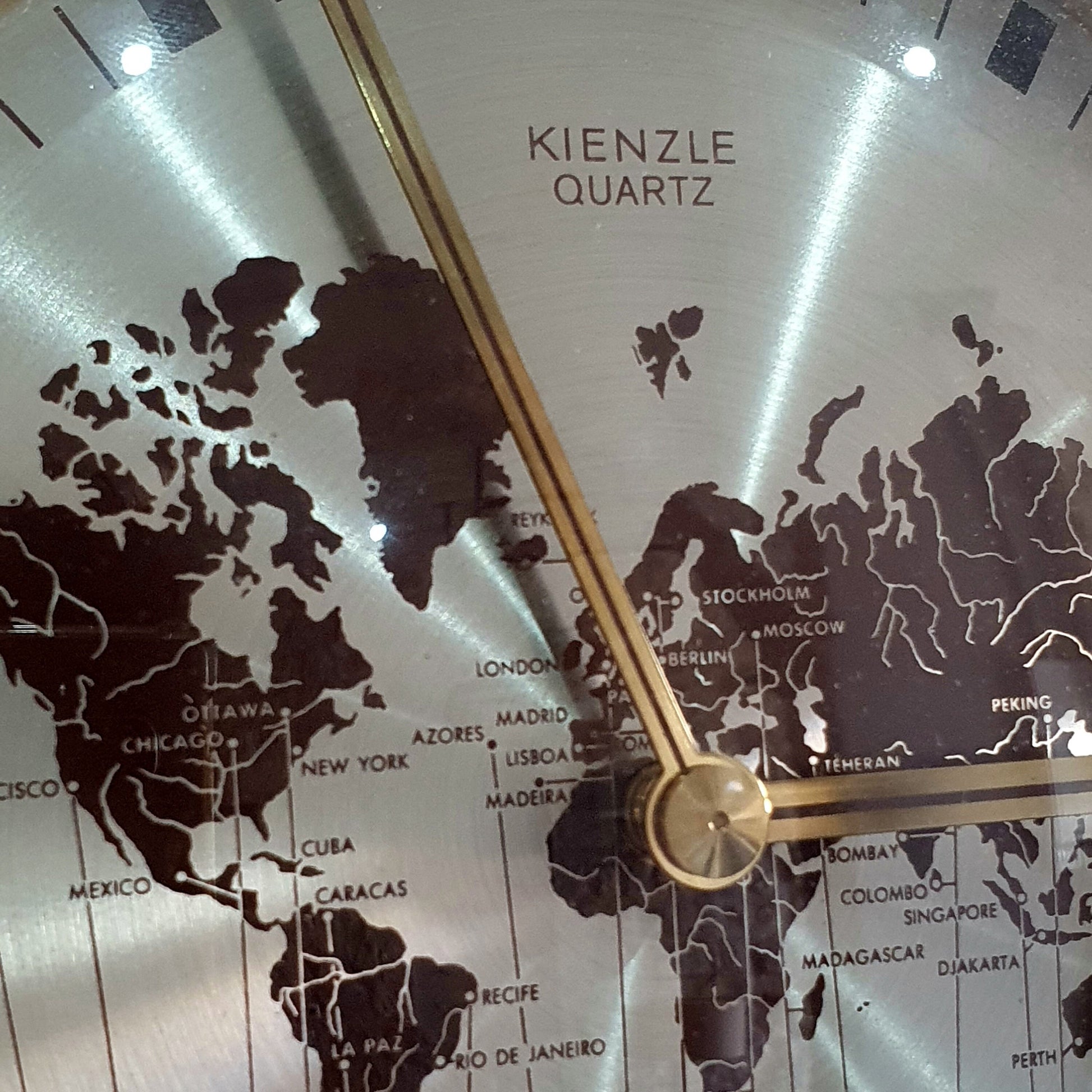 KIENZLE Quartz World Time Clock - Solid Brass Frame with Stainless Steel World Map - Vintage Desk Clock