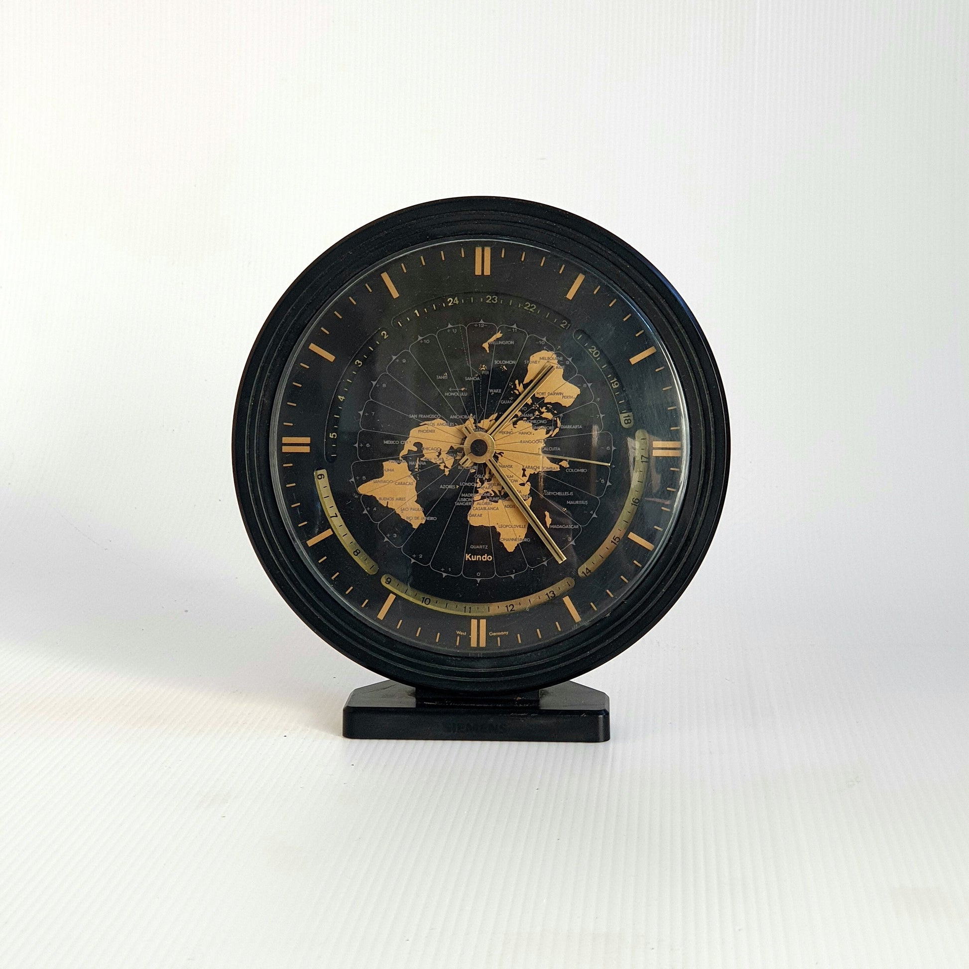 Vintage KUNDO table Clock 80's Quartz, World Map and time. Mid century modern