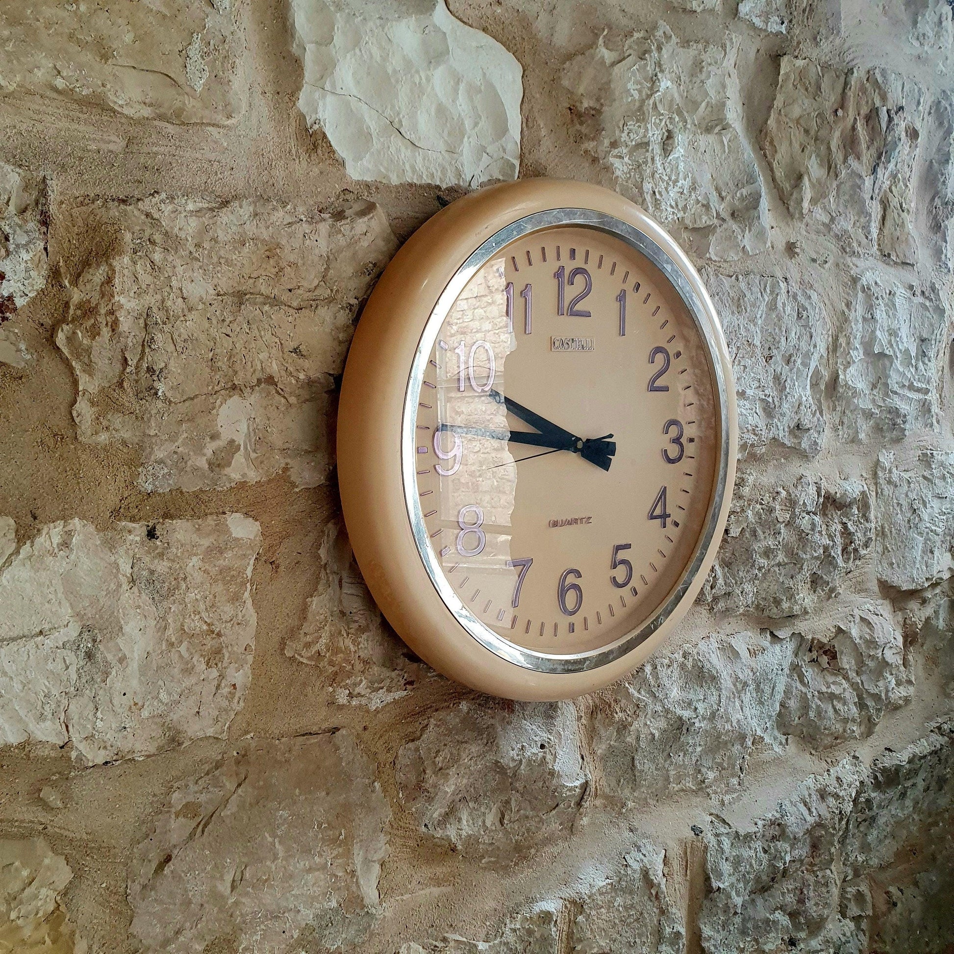 70&#39;s Style Castelli Wall Clock - Vintage White Cream Plastic - Quartz Mechanism - Good Condition
