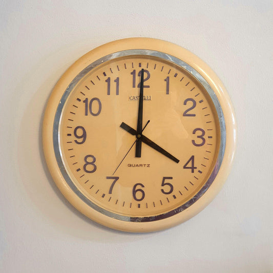70&#39;s Style Castelli Wall Clock - Vintage White Cream Plastic - Quartz Mechanism - Good Condition