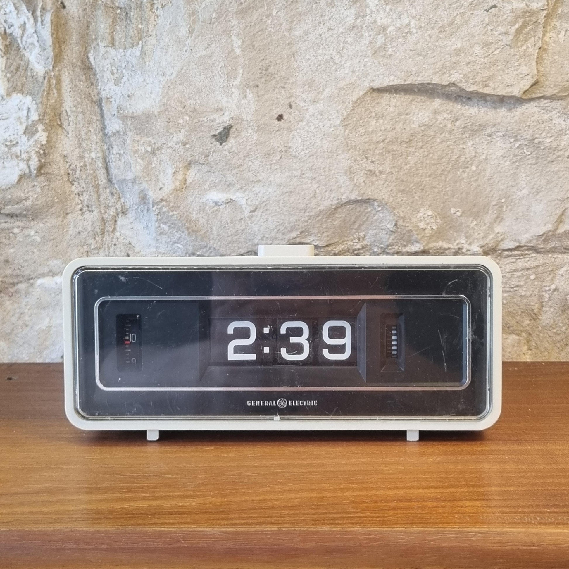 Vintage General Electric Flip Alarm Clock – 1970s Retro Space Age Mid Century Modern