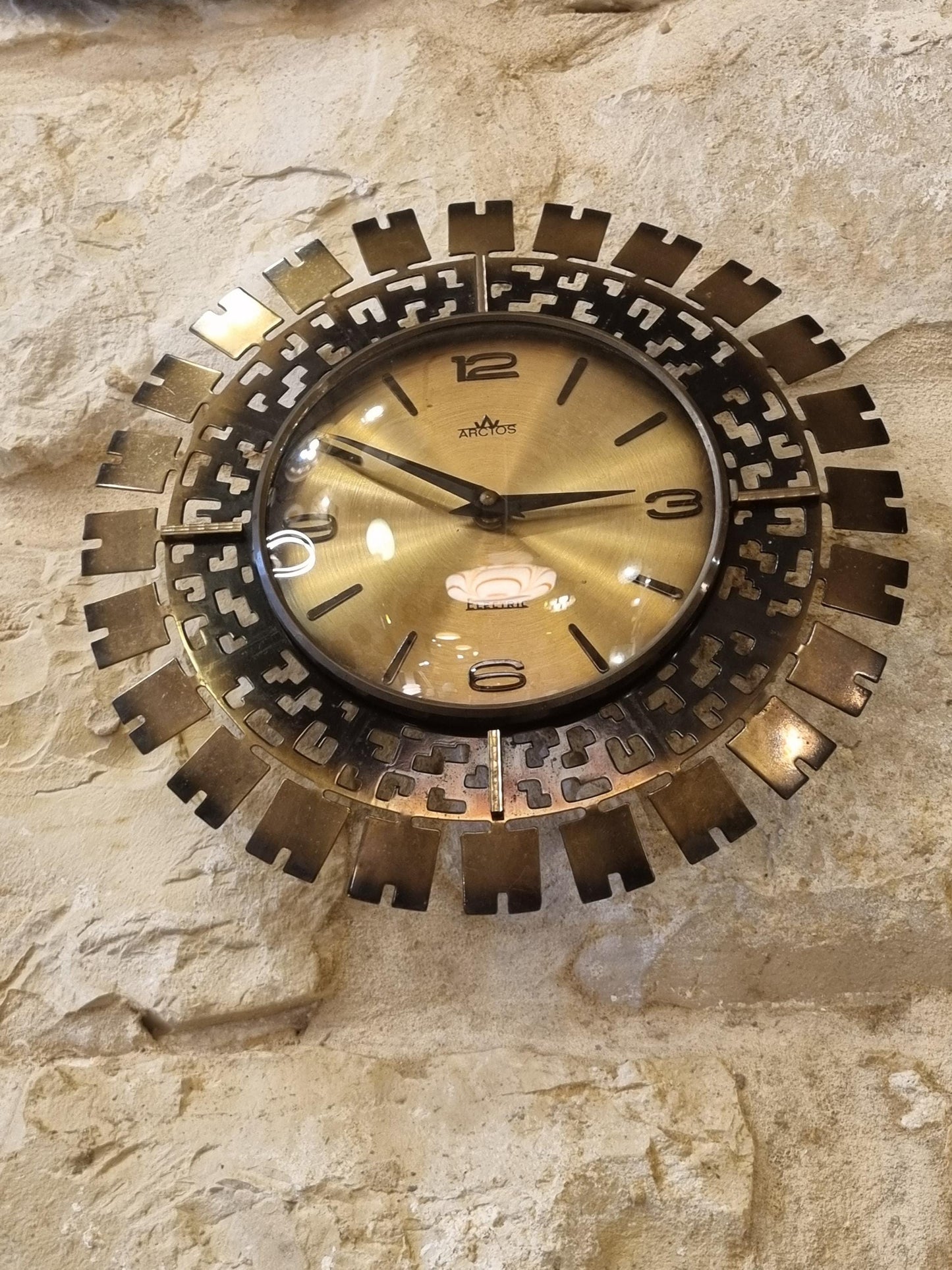 Vintage German Arctos Electric Sunburst Wall Clock – Mid-Century Modern Brutalist Brass 1960s