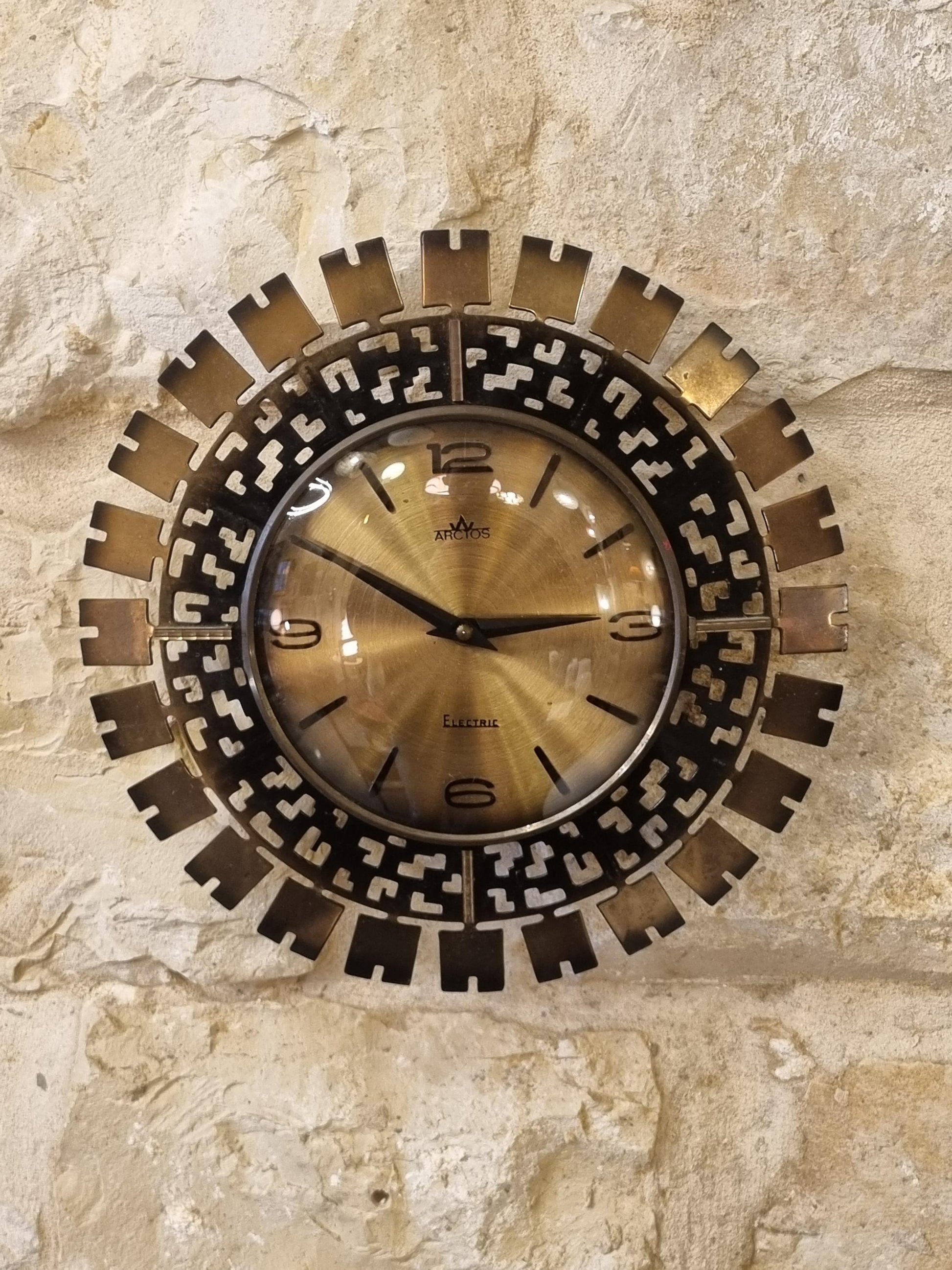 Vintage German Arctos Electric Sunburst Wall Clock – Mid-Century Modern Brutalist Brass 1960s