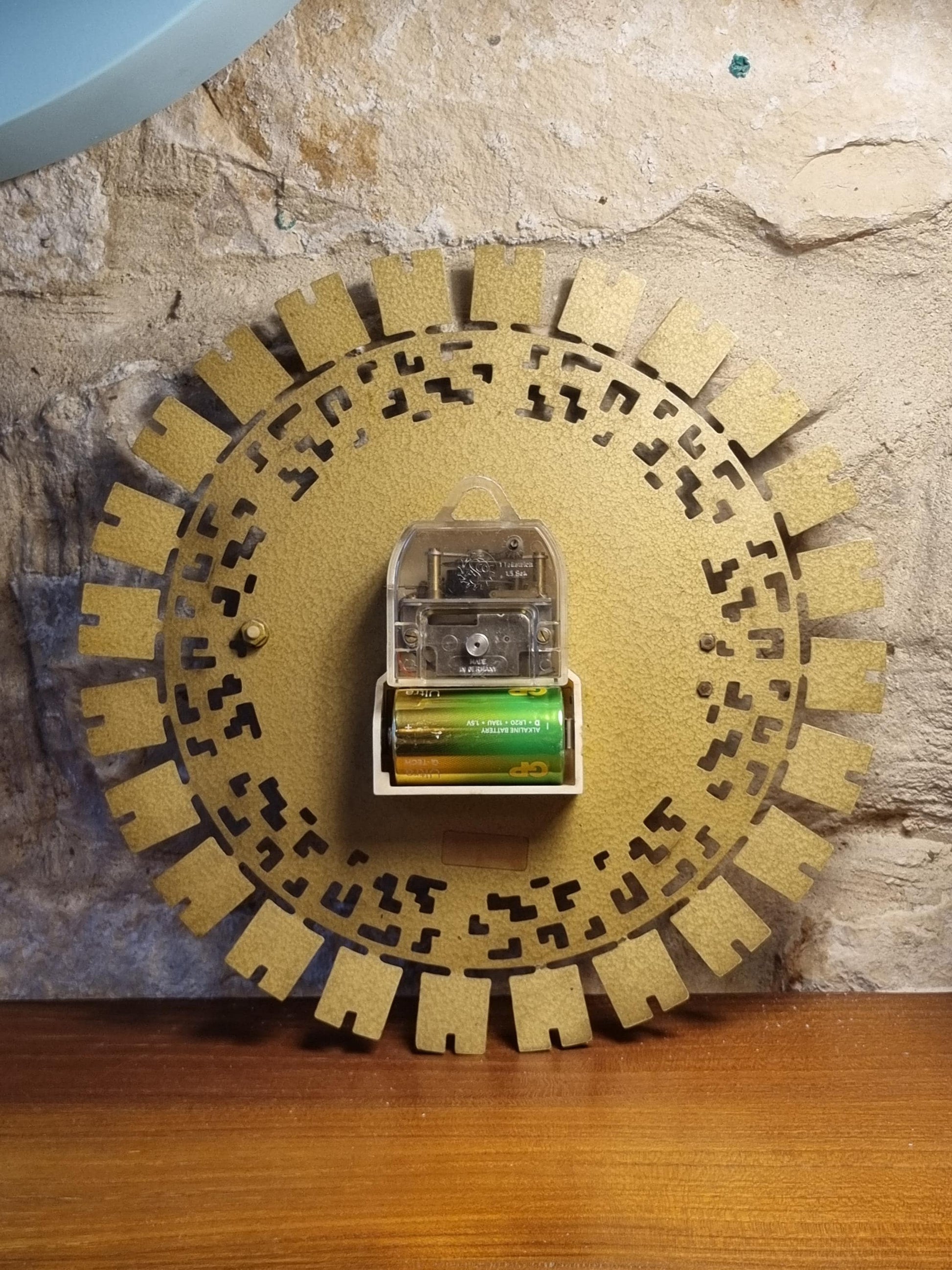 Vintage German Arctos Electric Sunburst Wall Clock – Mid-Century Modern Brutalist Brass 1960s