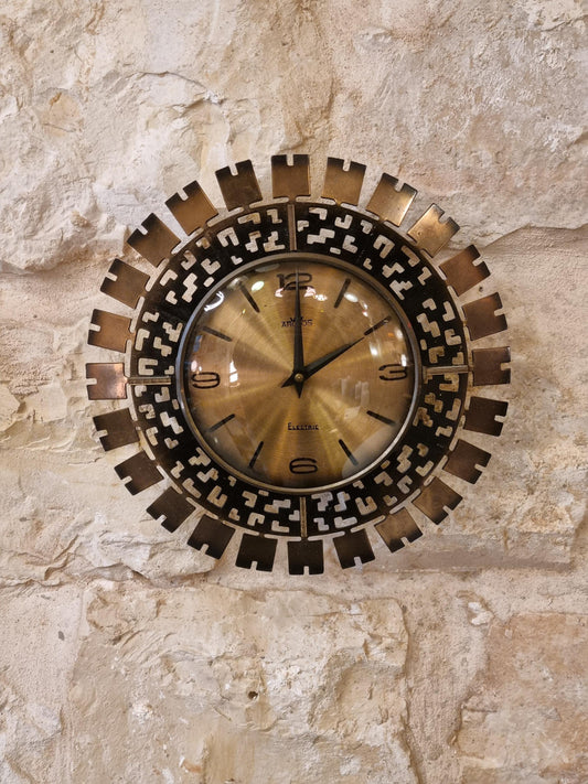 Vintage German Arctos Electric Sunburst Wall Clock – Mid-Century Modern Brutalist Brass 1960s