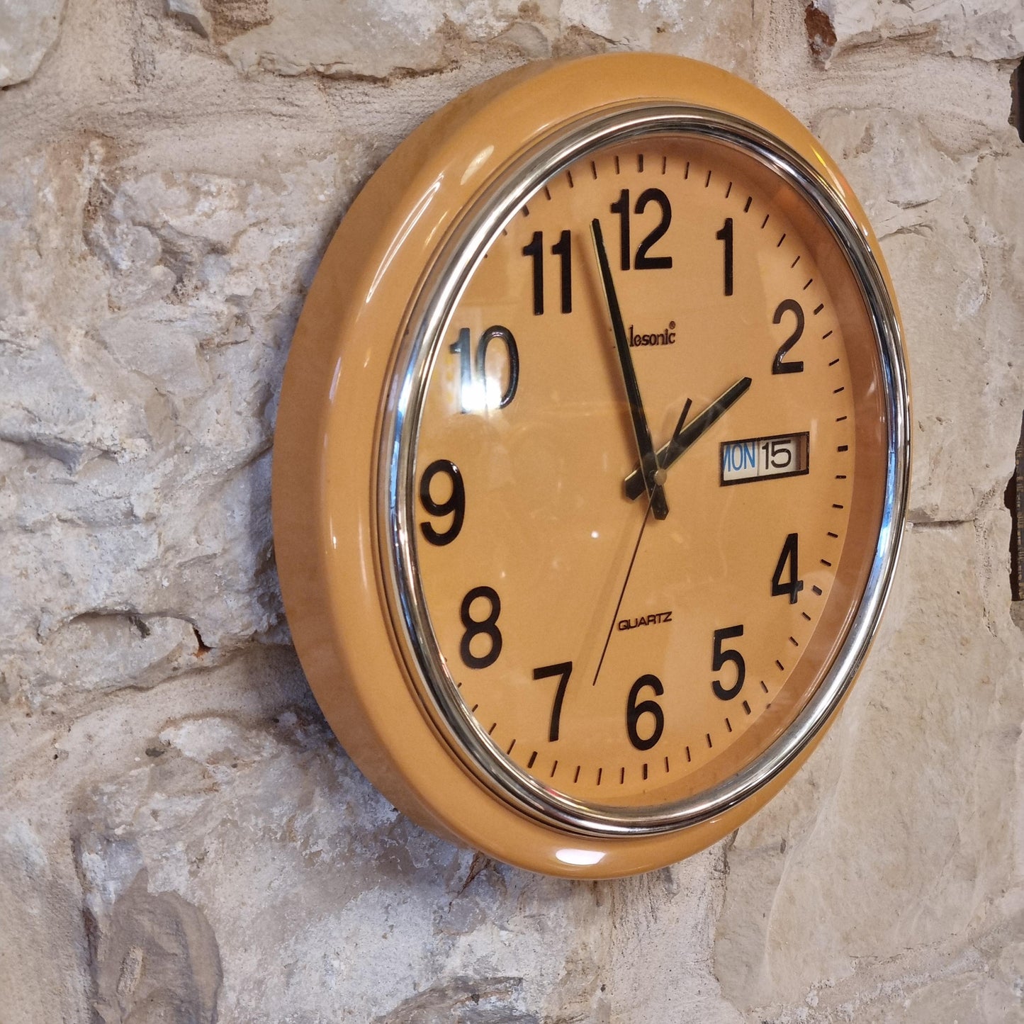 Vintage Telesonic Quartz Wall Clock – 1970s Retro Yellow Design with Day & Date (33 cm)