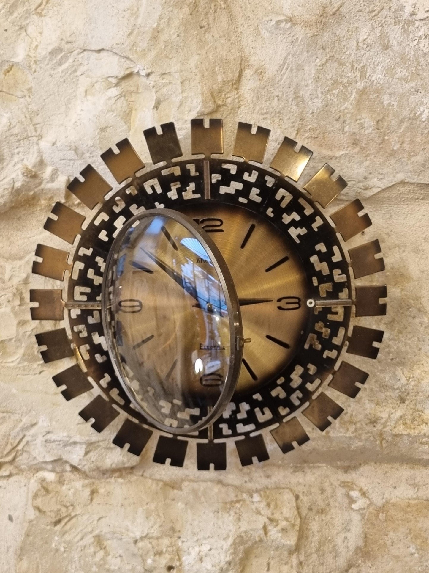 Vintage German Arctos Electric Sunburst Wall Clock – Mid-Century Modern Brutalist Brass 1960s