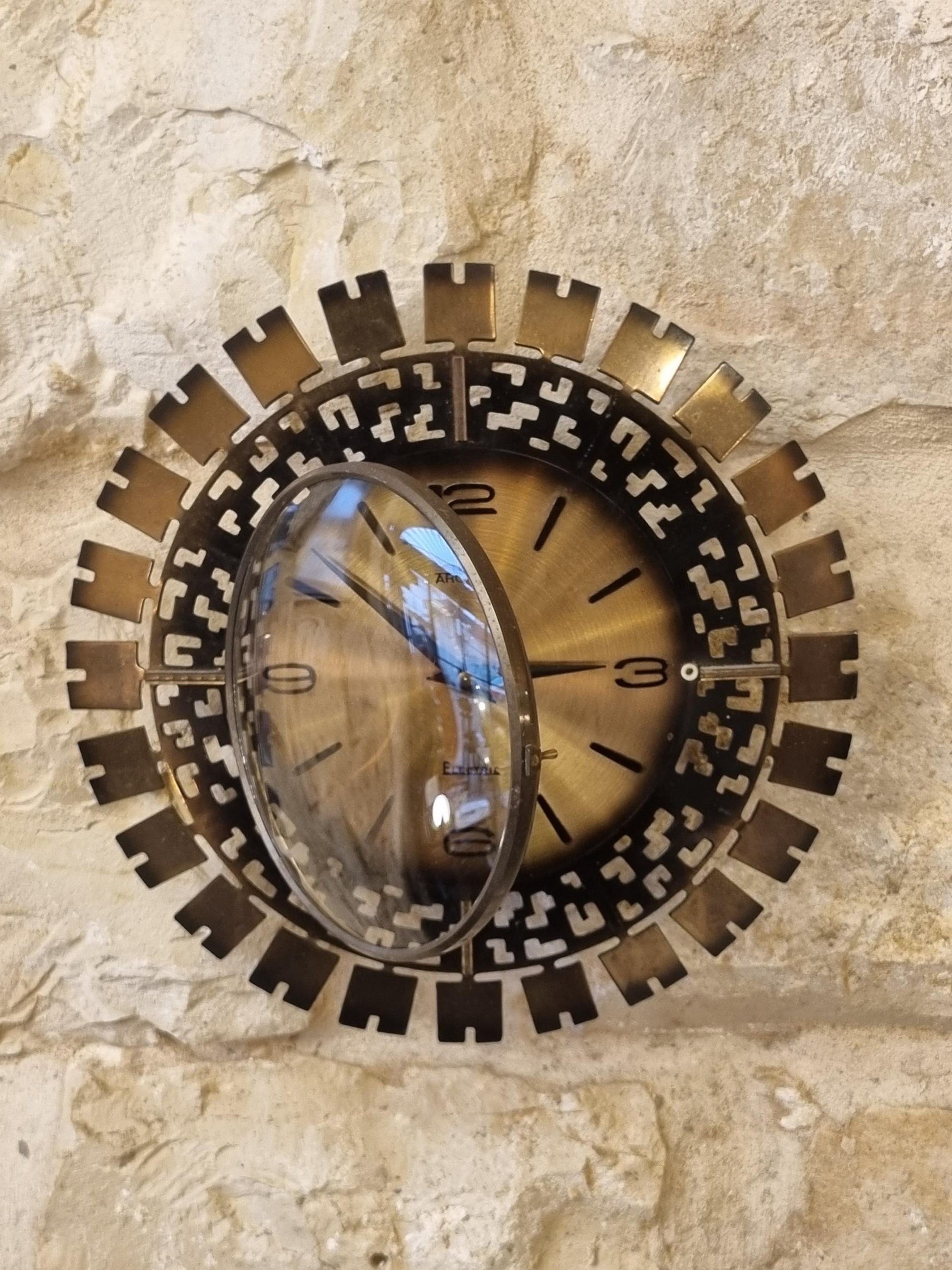 Vintage German Arctos Electric Sunburst Wall Clock – Mid-Century Modern Brutalist Brass 1960s