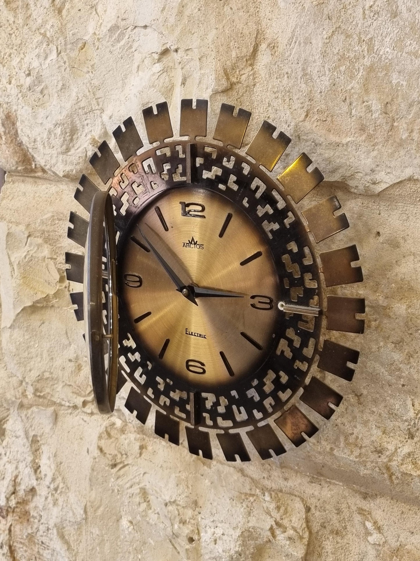 Vintage German Arctos Electric Sunburst Wall Clock – Mid-Century Modern Brutalist Brass 1960s